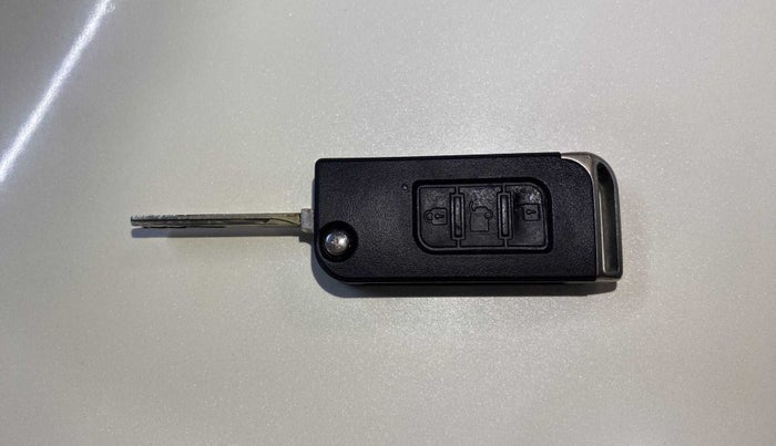 2017 Mahindra XUV500 W6 AT, Diesel, Automatic, 1,08,691 km, Key Close Up