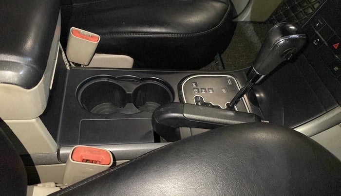 2017 Mahindra XUV500 W6 AT, Diesel, Automatic, 1,08,691 km, Gear Lever