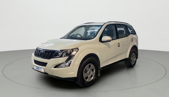 2017 Mahindra XUV500 W6 AT, Diesel, Automatic, 1,08,691 km, Left Front Diagonal