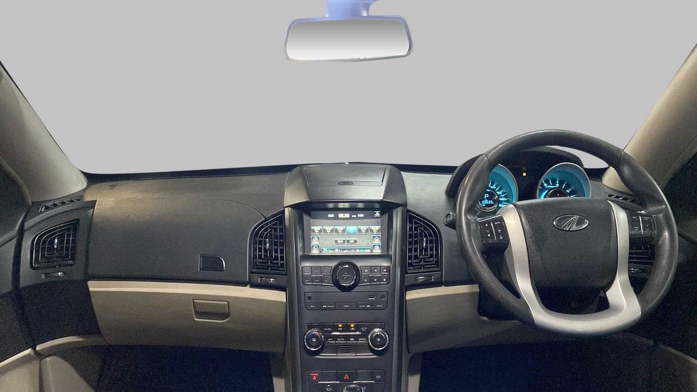 2017 Mahindra XUV500 W6 AT, Diesel, Automatic, 1,08,691 km, Dashboard