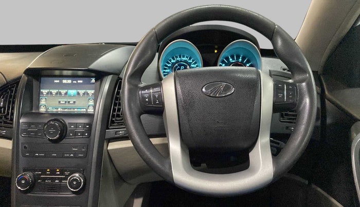 2017 Mahindra XUV500 W6 AT, Diesel, Automatic, 1,08,691 km, Steering Wheel Close Up