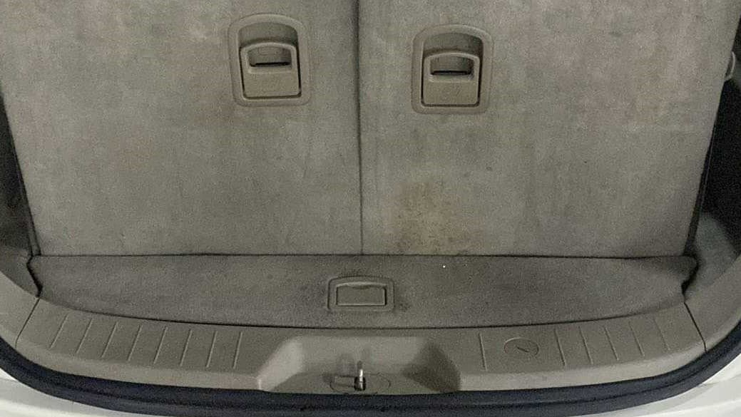 2017 Mahindra XUV500 W6 AT, Diesel, Automatic, 1,08,691 km, Boot Inside