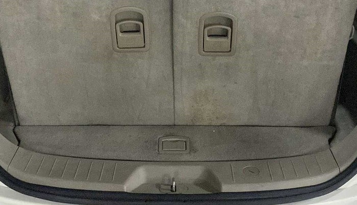 2017 Mahindra XUV500 W6 AT, Diesel, Automatic, 1,08,691 km, Boot Inside