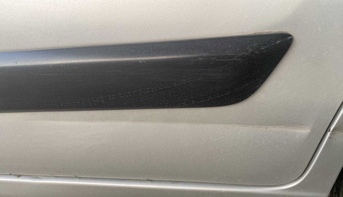 2015 Maruti Wagon R 1.0 VXI, Petrol, Manual, 37,345 km, Rear left door - Line - Paint ok & Dent >8 inch(If not in criase line)
