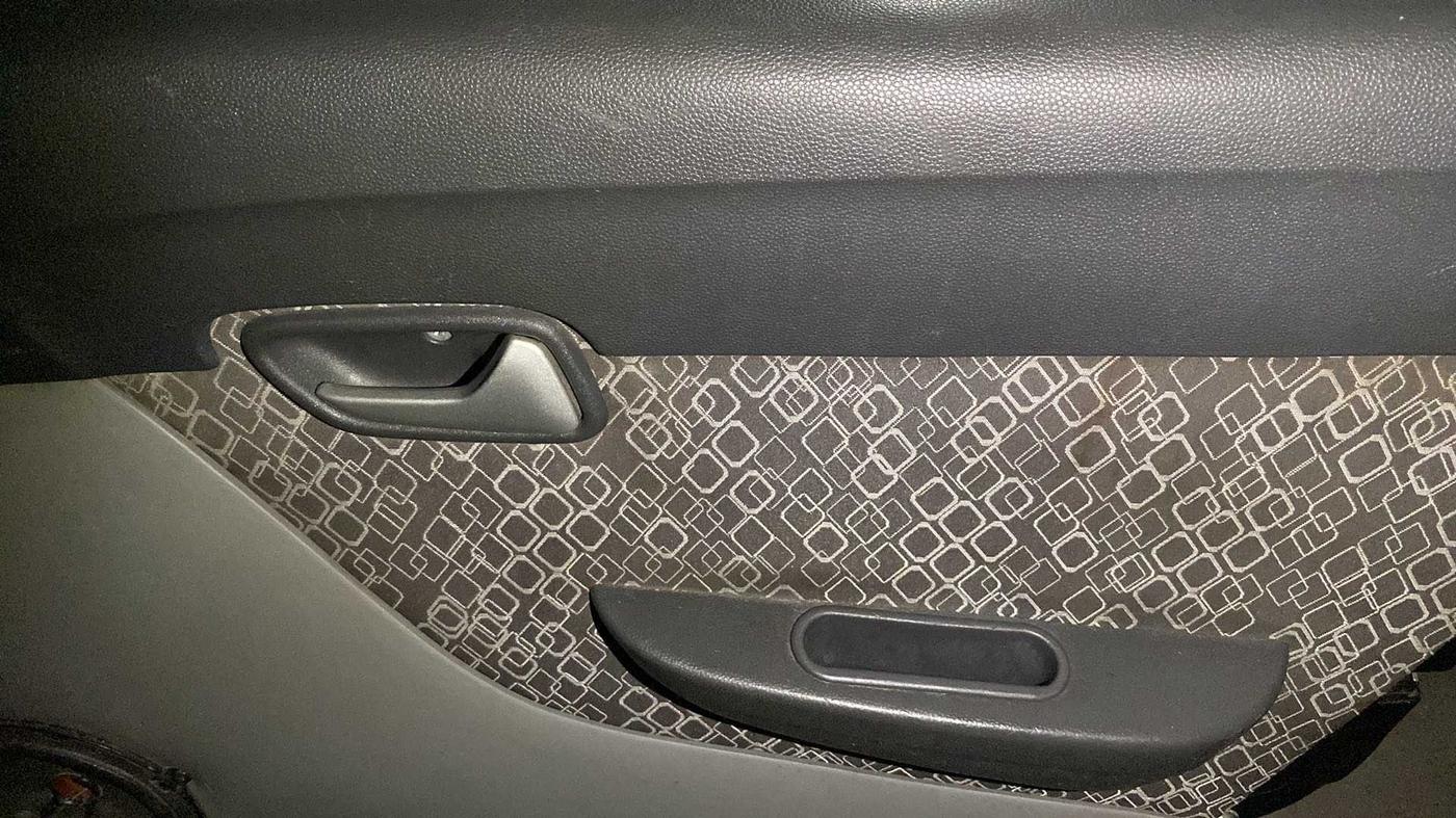 2018 Maruti Alto 800 LXI, Petrol, Manual, 85,648 km, Driver Side Door Panels Control