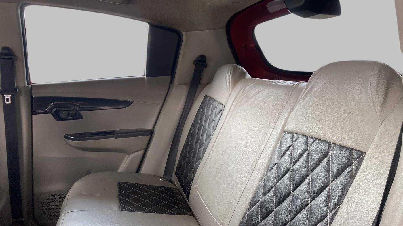 2016 Mahindra Kuv100 K4 6 STR, Petrol, Manual, 92,125 km, Right Side Rear Door Cabin