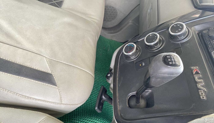 2016 Mahindra Kuv100 K4 6 STR, Petrol, Manual, 92,125 km, Gear Lever