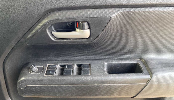 2019 Maruti New Wagon-R VXI 1.0, Petrol, Manual, 43,236 km, Driver Side Door Panels Control