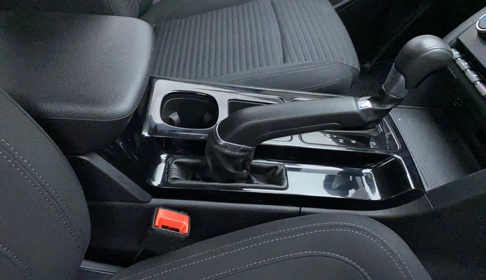 2022 Mahindra XUV700 AX 5 D AT 5 STR, Diesel, Automatic, 16,073 km, Gear Lever