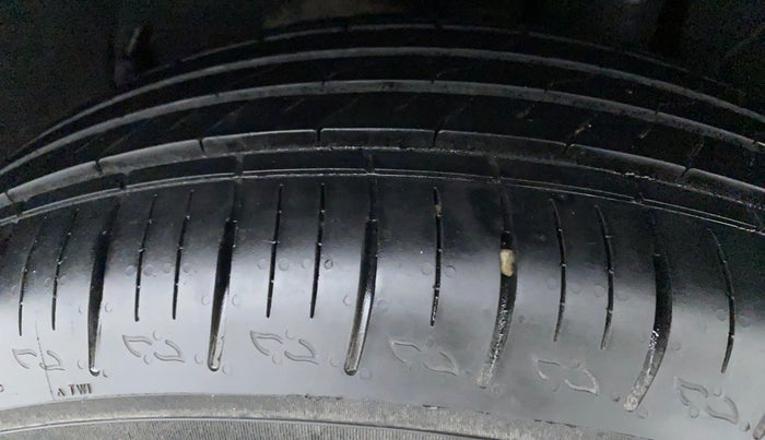 2022 Mahindra XUV700 AX 5 D AT 5 STR, Diesel, Automatic, 16,073 km, Left Rear Tyre Tread