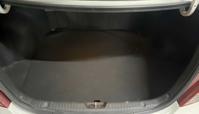 2013 Hyundai Verna FLUIDIC 1.6 VTVT EX, Petrol, Manual, 58,292 km, Boot Inside