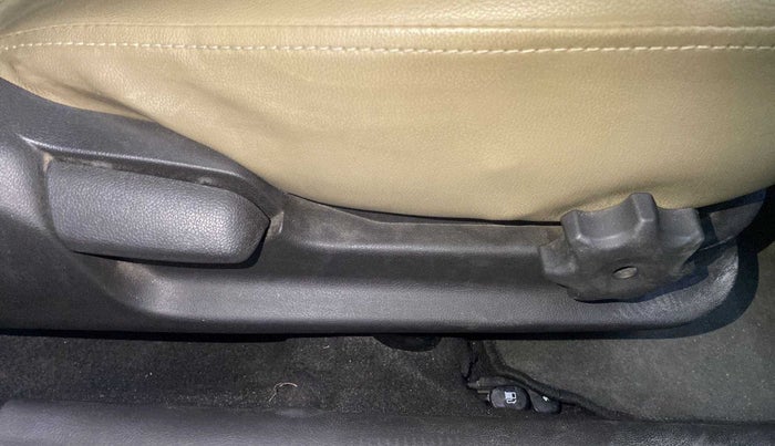 2013 Hyundai Verna FLUIDIC 1.6 VTVT EX, Petrol, Manual, 58,292 km, Driver Side Adjustment Panel