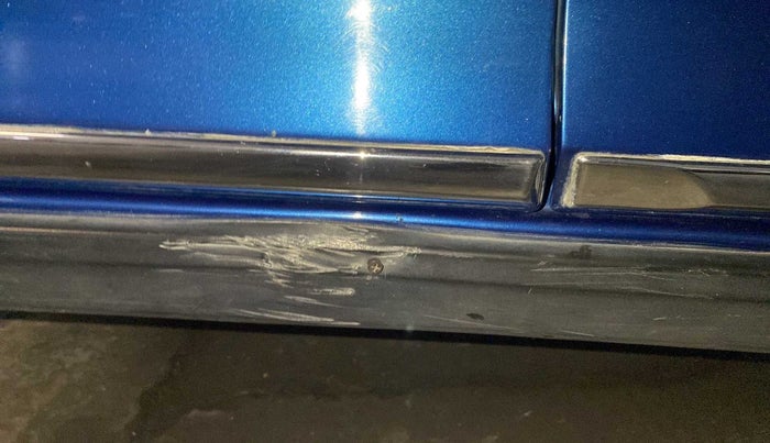 2017 Maruti IGNIS ZETA 1.2 AMT DUAL TONE, Petrol, Automatic, 67,242 km, Left running board - Cladding has minor damage
