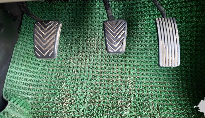 2014 Hyundai Eon ERA +, Petrol, Manual, 17,384 km, Pedals