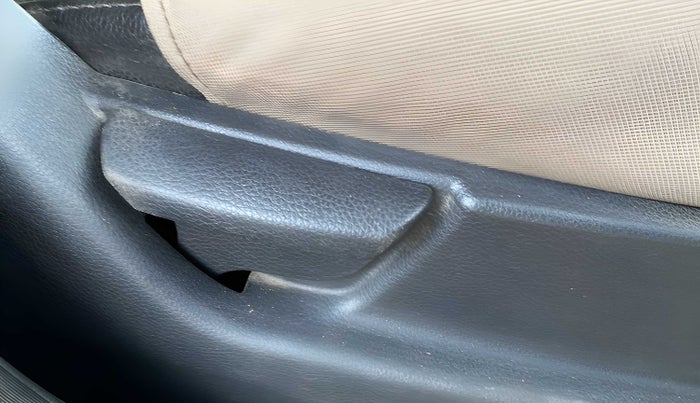 2014 Hyundai Eon ERA +, Petrol, Manual, 17,384 km, Driver Side Adjustment Panel