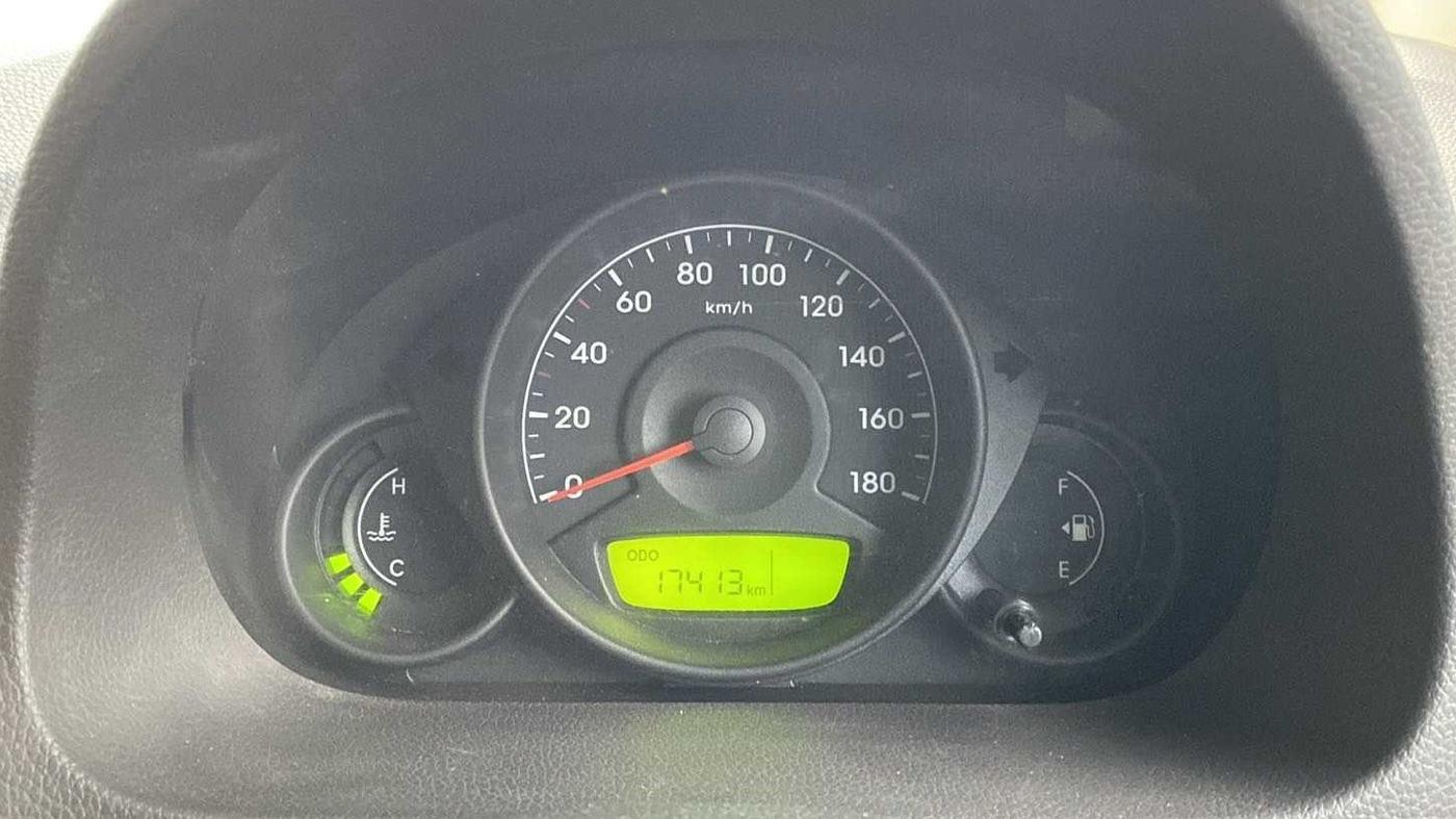 2014 Hyundai Eon ERA +, Petrol, Manual, 17,384 km, Odometer Image