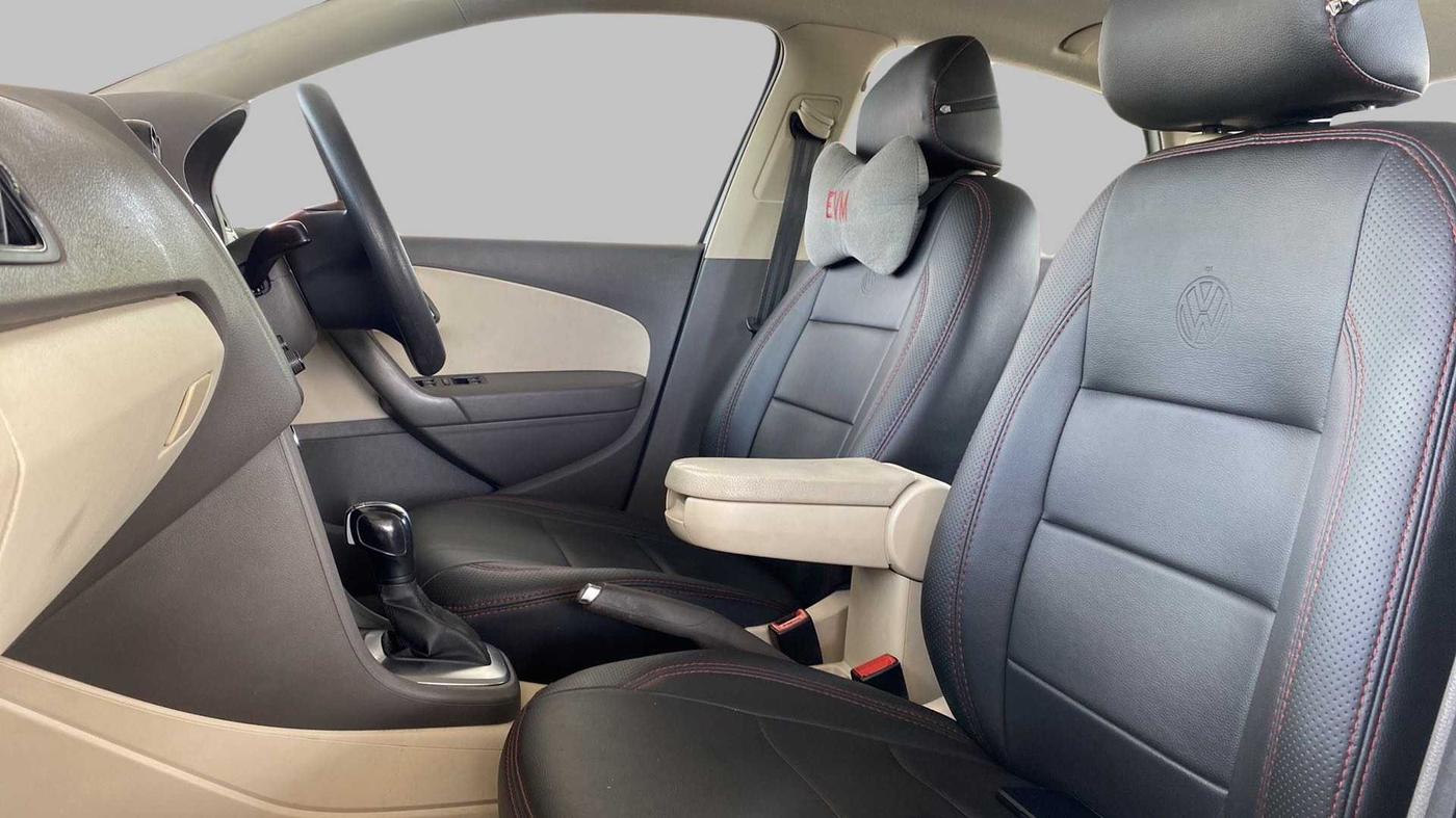 2015 Volkswagen Vento COMFORTLINE 1.2 TSI AT, Petrol, Automatic, 1,11,525 km, Right Side Front Door Cabin