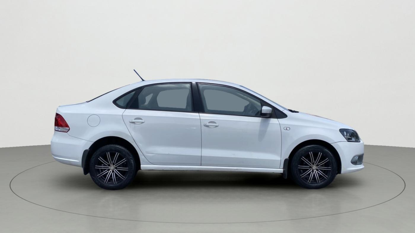 2015 Volkswagen Vento COMFORTLINE 1.2 TSI AT, Petrol, Automatic, 1,11,525 km, Right Side View