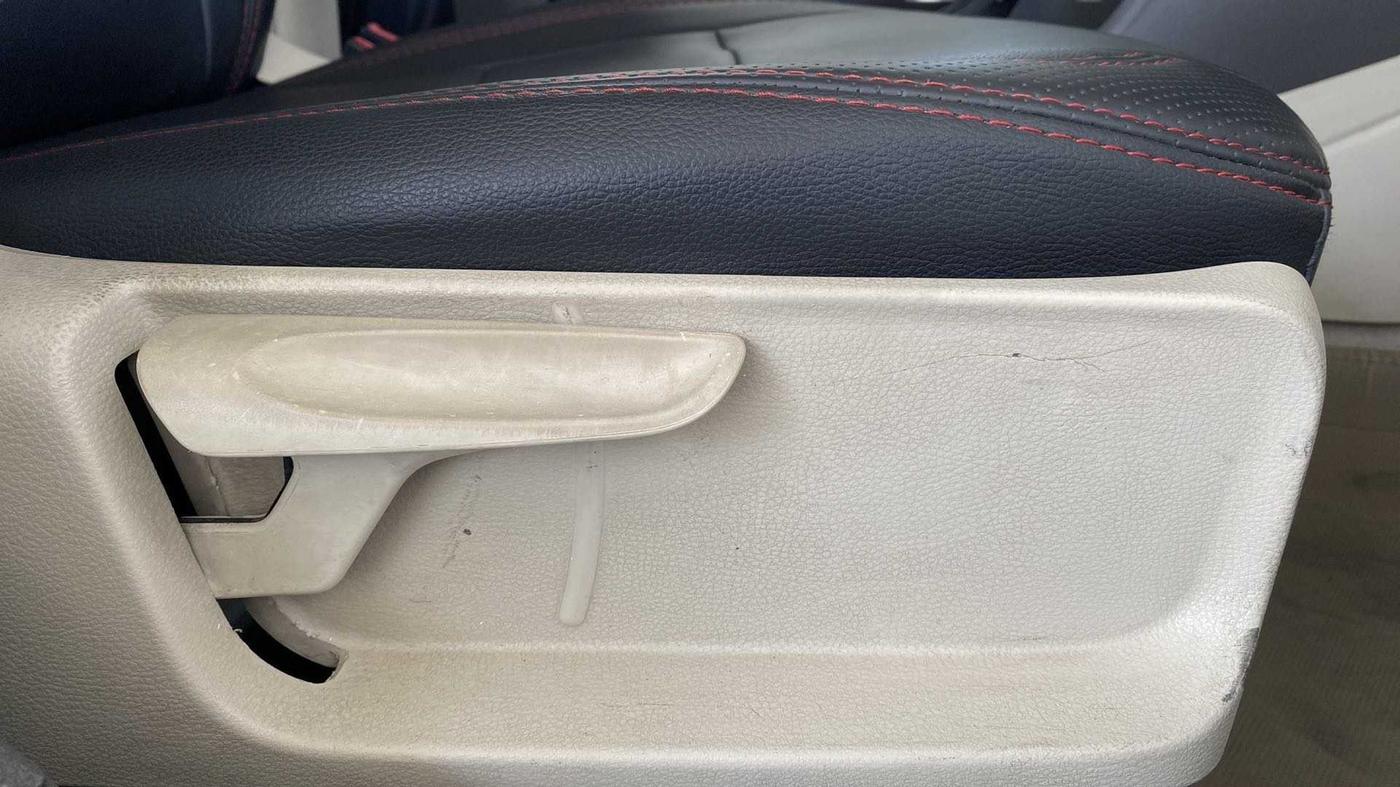 2015 Volkswagen Vento COMFORTLINE 1.2 TSI AT, Petrol, Automatic, 1,11,525 km, Driver Side Adjustment Panel