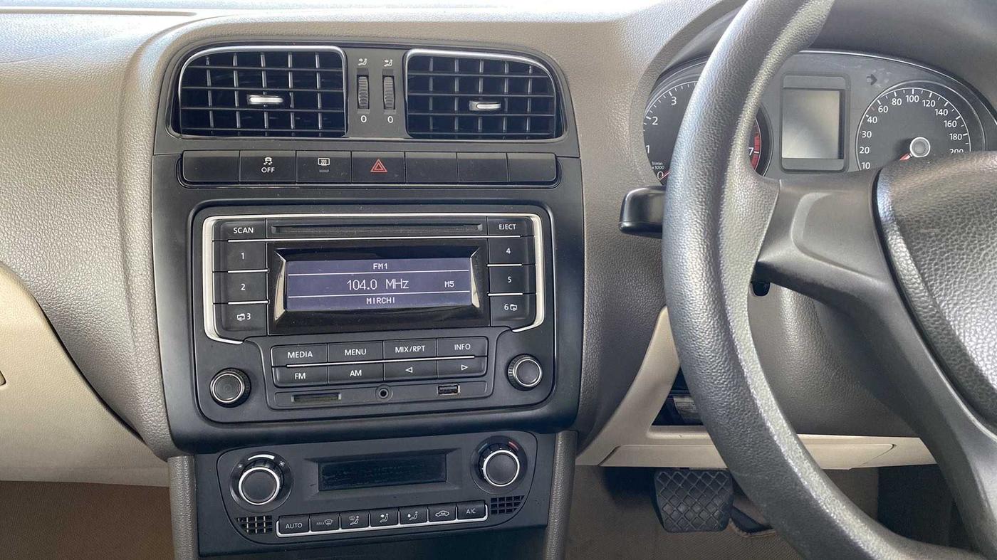 2015 Volkswagen Vento COMFORTLINE 1.2 TSI AT, Petrol, Automatic, 1,11,525 km, Air Conditioner