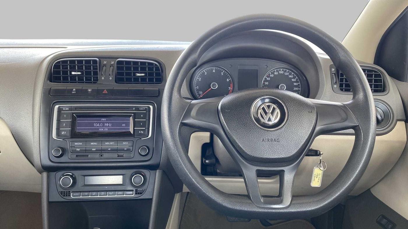 2015 Volkswagen Vento COMFORTLINE 1.2 TSI AT, Petrol, Automatic, 1,11,525 km, Steering Wheel Close Up