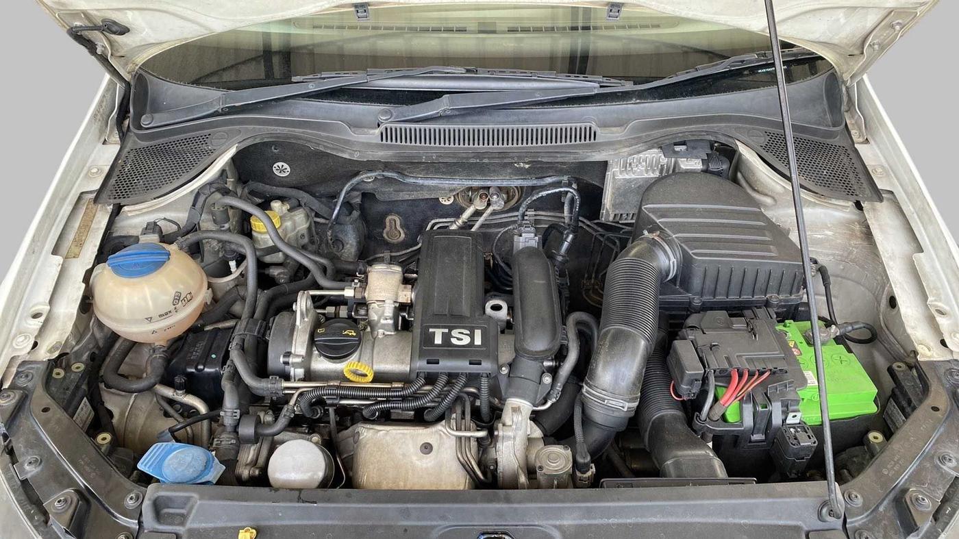 2015 Volkswagen Vento COMFORTLINE 1.2 TSI AT, Petrol, Automatic, 1,11,525 km, Open Bonet