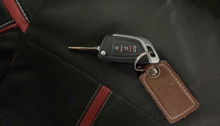 2019 Maruti Alto 800 LXI, Petrol, Manual, 15,144 km, Key Close Up