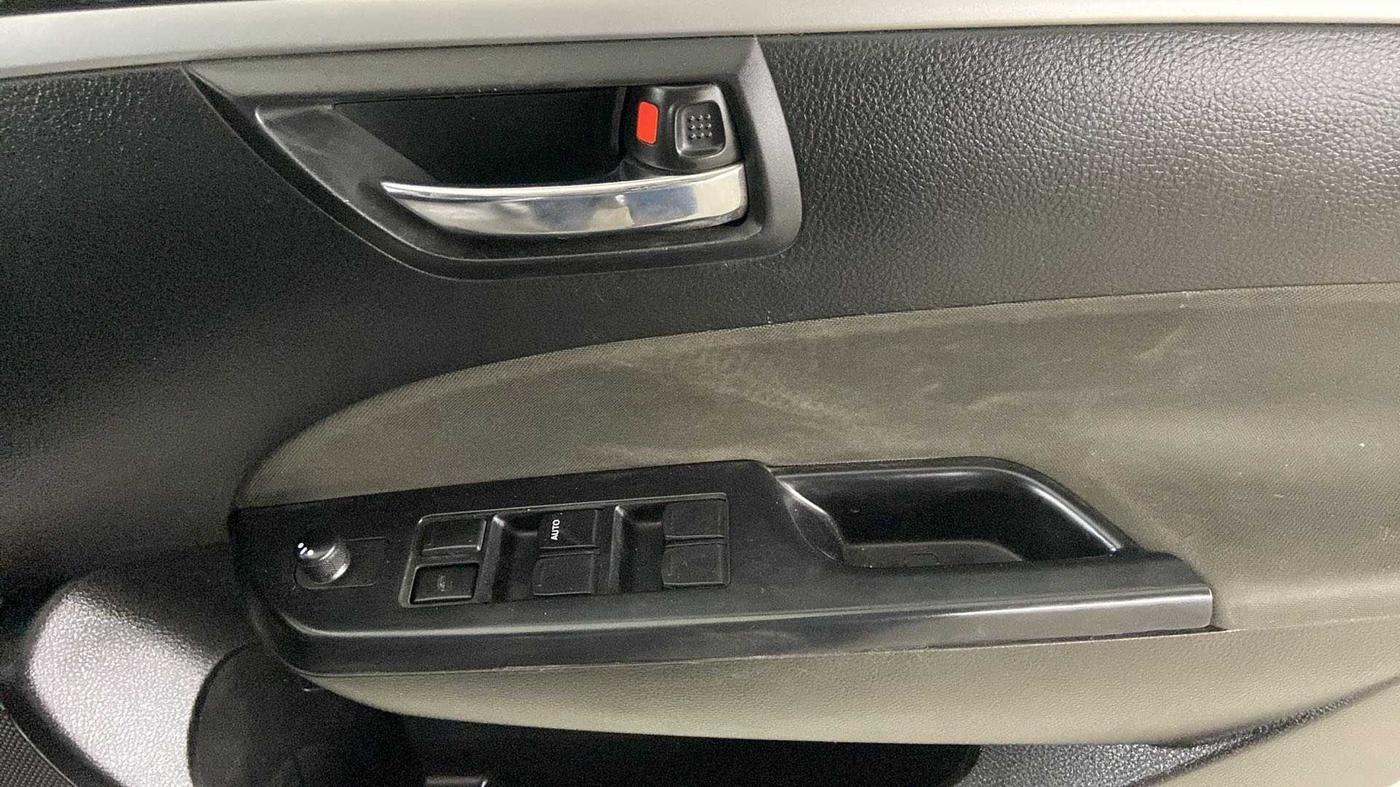 2014 Maruti Swift ZXI, Petrol, Manual, 56,753 km, Driver Side Door Panels Control