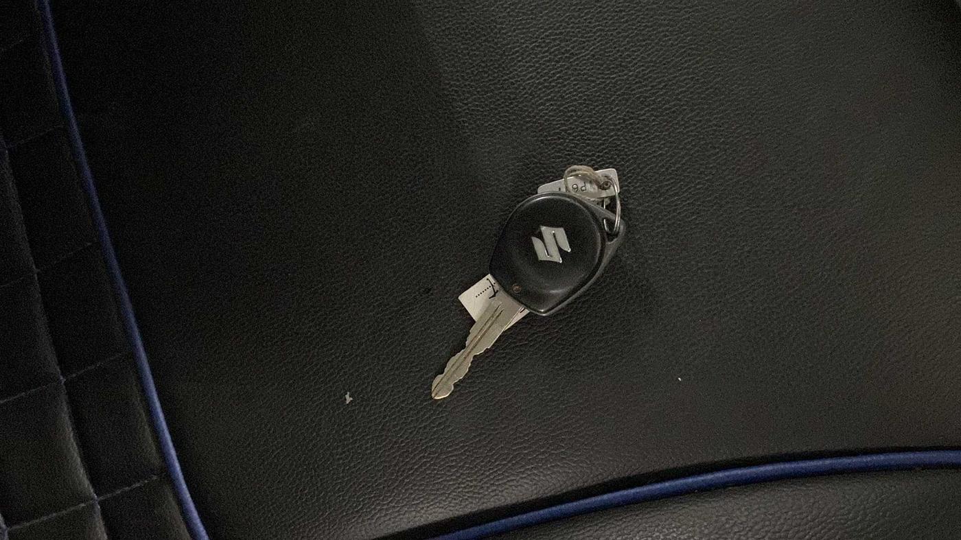 2014 Maruti Swift ZXI, Petrol, Manual, 56,753 km, Key Close Up