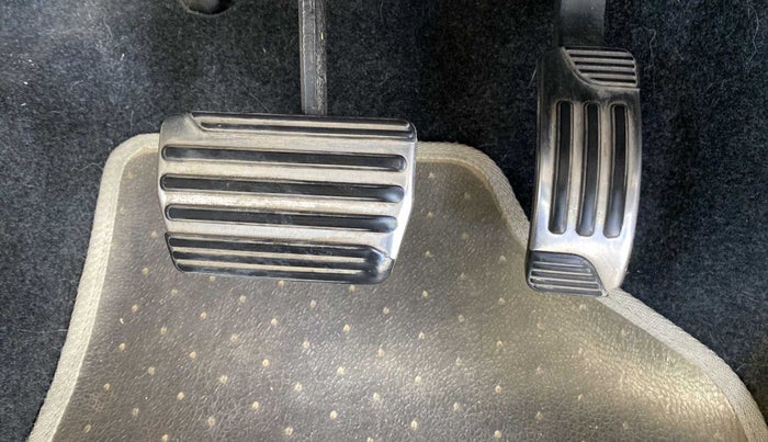 2018 Mahindra XUV500 W10 AT, Diesel, Automatic, 66,470 km, Pedals