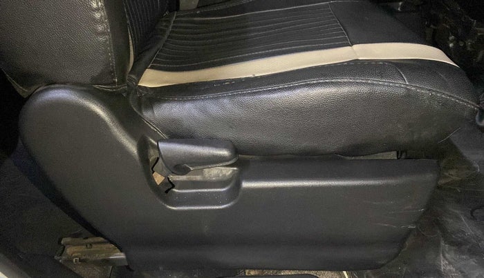 2017 Maruti Wagon R 1.0 VXI, Petrol, Manual, 99,348 km, Driver Side Adjustment Panel