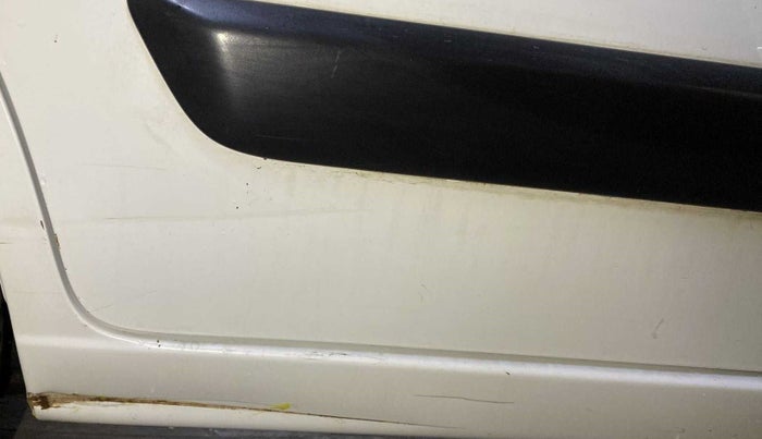 2017 Maruti Wagon R 1.0 VXI, Petrol, Manual, 99,348 km, Right running board - Minor scratches
