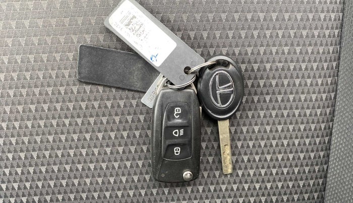 2019 Tata Tiago XZA PLUS PETROL, CNG, Automatic, 40,749 km, Key Close Up