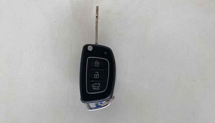 2016 Hyundai Xcent S 1.2, Petrol, Manual, 1,12,497 km, Key Close Up