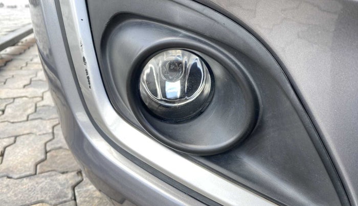 2016 Maruti Swift VXI, Petrol, Manual, 39,115 km, Right fog light - Not working