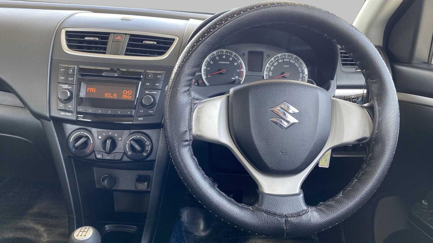 2016 Maruti Swift VXI, Petrol, Manual, 39,115 km, Steering Wheel Close Up