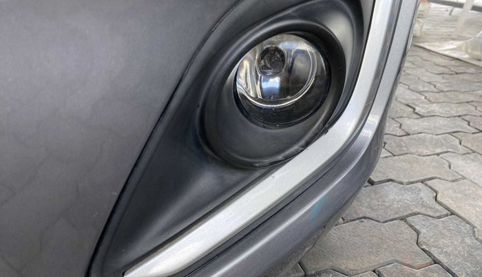 2016 Maruti Swift VXI, Petrol, Manual, 39,115 km, Left fog light - Not working
