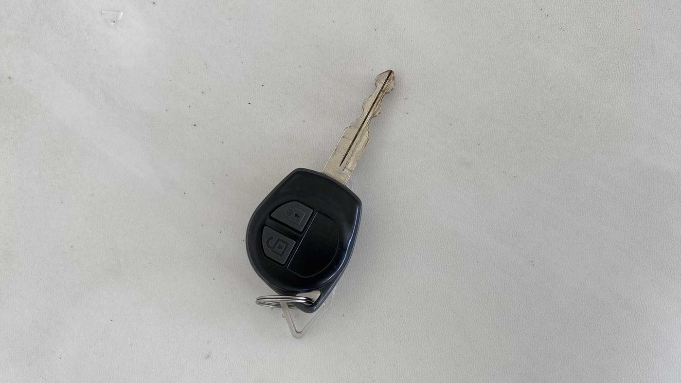2016 Maruti Swift VXI, Petrol, Manual, 39,115 km, Key Close Up