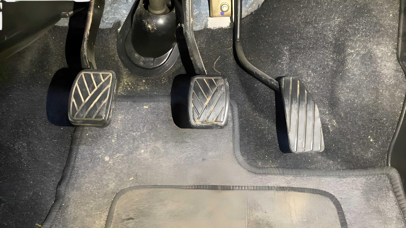 2018 Maruti Wagon R 1.0 VXI, Petrol, Manual, 16,338 km, Pedals