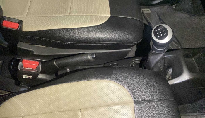 2018 Maruti Wagon R 1.0 VXI, Petrol, Manual, 16,338 km, Gear Lever