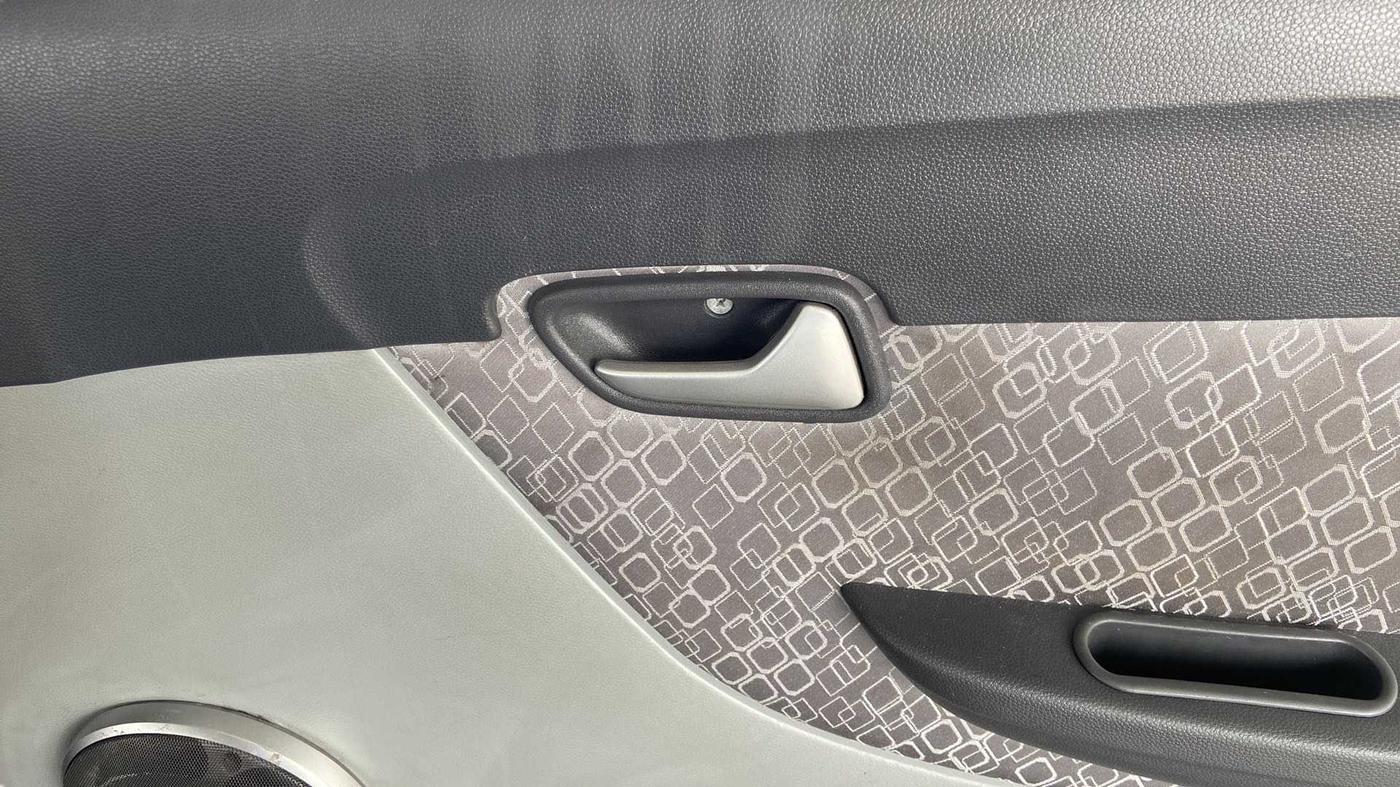 2017 Maruti Alto 800 LXI, Petrol, Manual, 31,214 km, Driver Side Door Panels Control