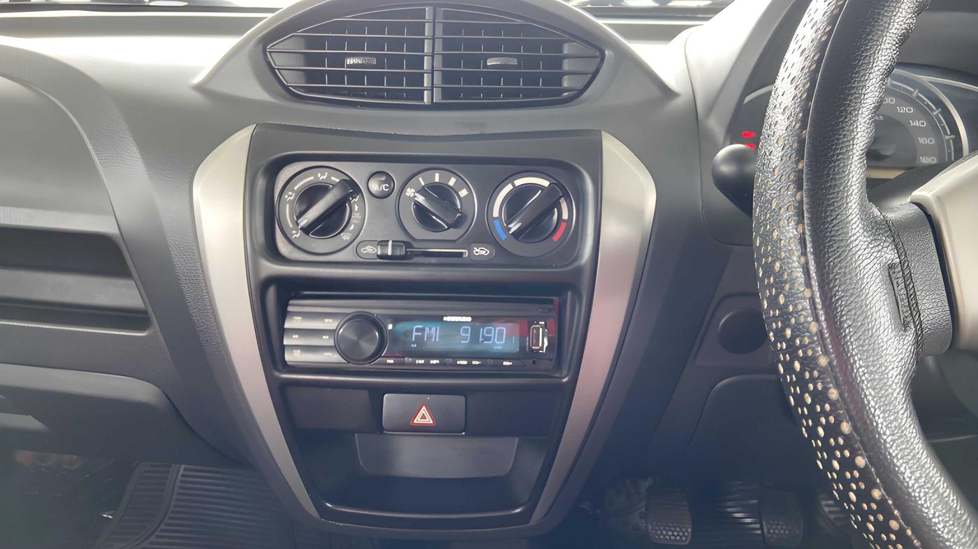2017 Maruti Alto 800 LXI, Petrol, Manual, 31,214 km, Infotainment System