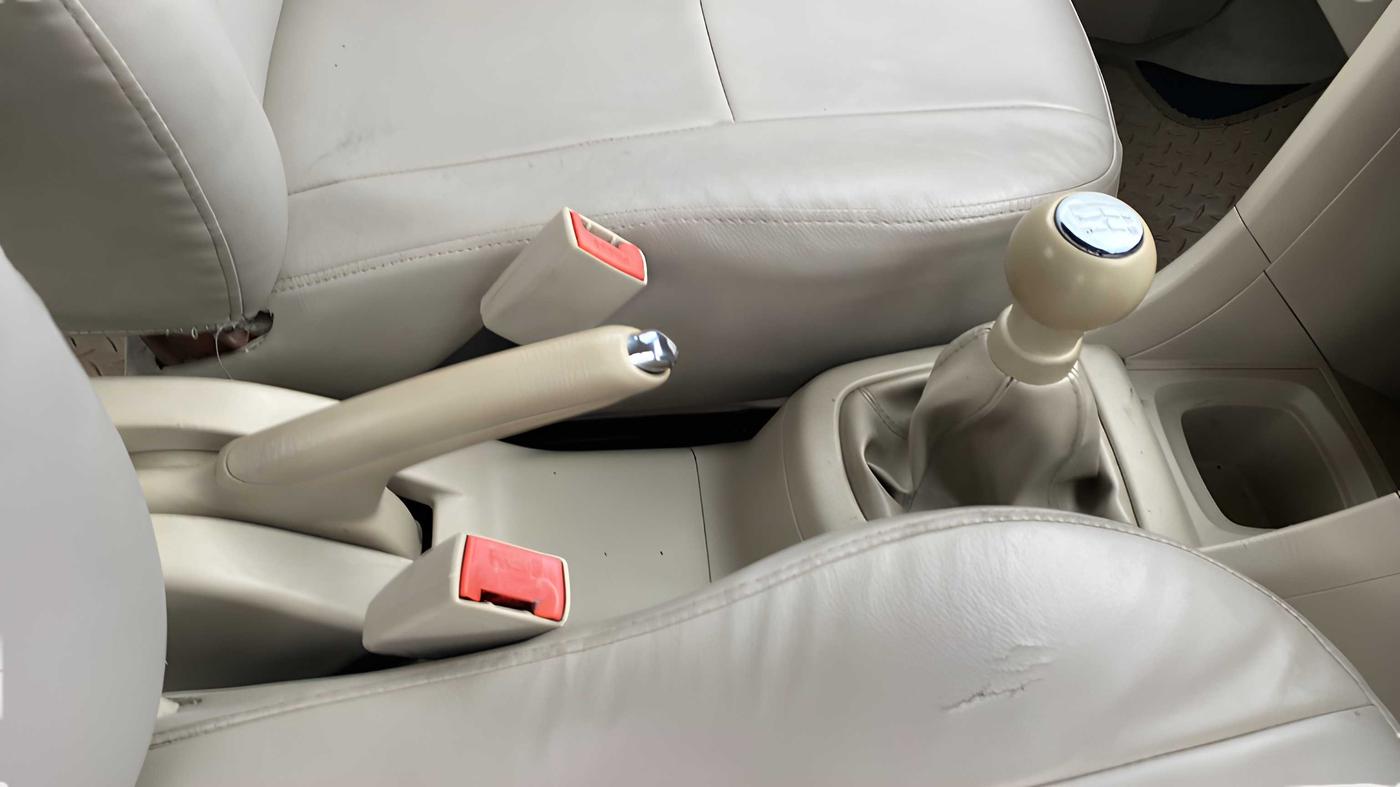 2012 Maruti Swift Dzire ZXI, Petrol, Manual, 49,403 km, Gear Lever
