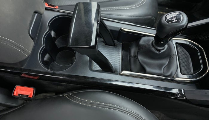 2022 Tata Harrier XT PLUS 2.0L KRYOTEC DARK EDITON, Diesel, Manual, 35,498 km, Gear Lever