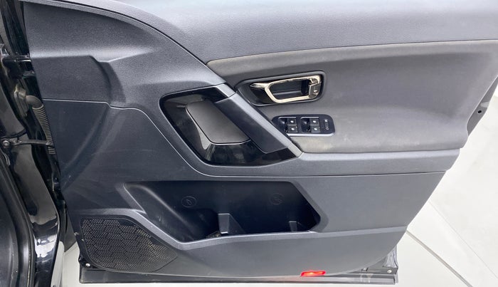 2022 Tata Harrier XT PLUS 2.0L KRYOTEC DARK EDITON, Diesel, Manual, 35,498 km, Driver Side Door Panels Control