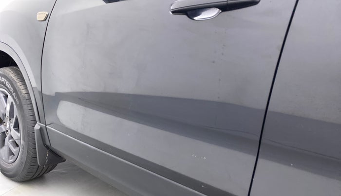 2022 Tata Harrier XT PLUS 2.0L KRYOTEC DARK EDITON, Diesel, Manual, 35,498 km, Front passenger door - Minor scratches