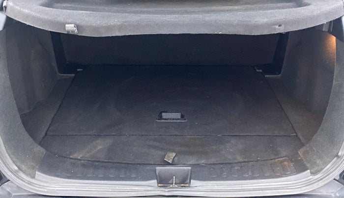 2022 Tata Harrier XT PLUS 2.0L KRYOTEC DARK EDITON, Diesel, Manual, 35,498 km, Boot Inside