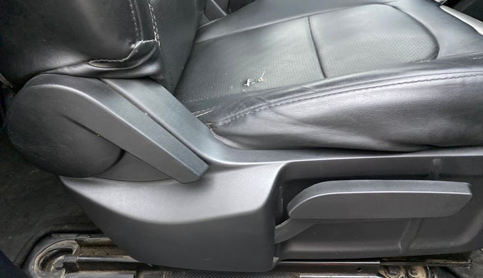 2022 Tata Harrier XT PLUS 2.0L KRYOTEC DARK EDITON, Diesel, Manual, 35,498 km, Driver Side Adjustment Panel