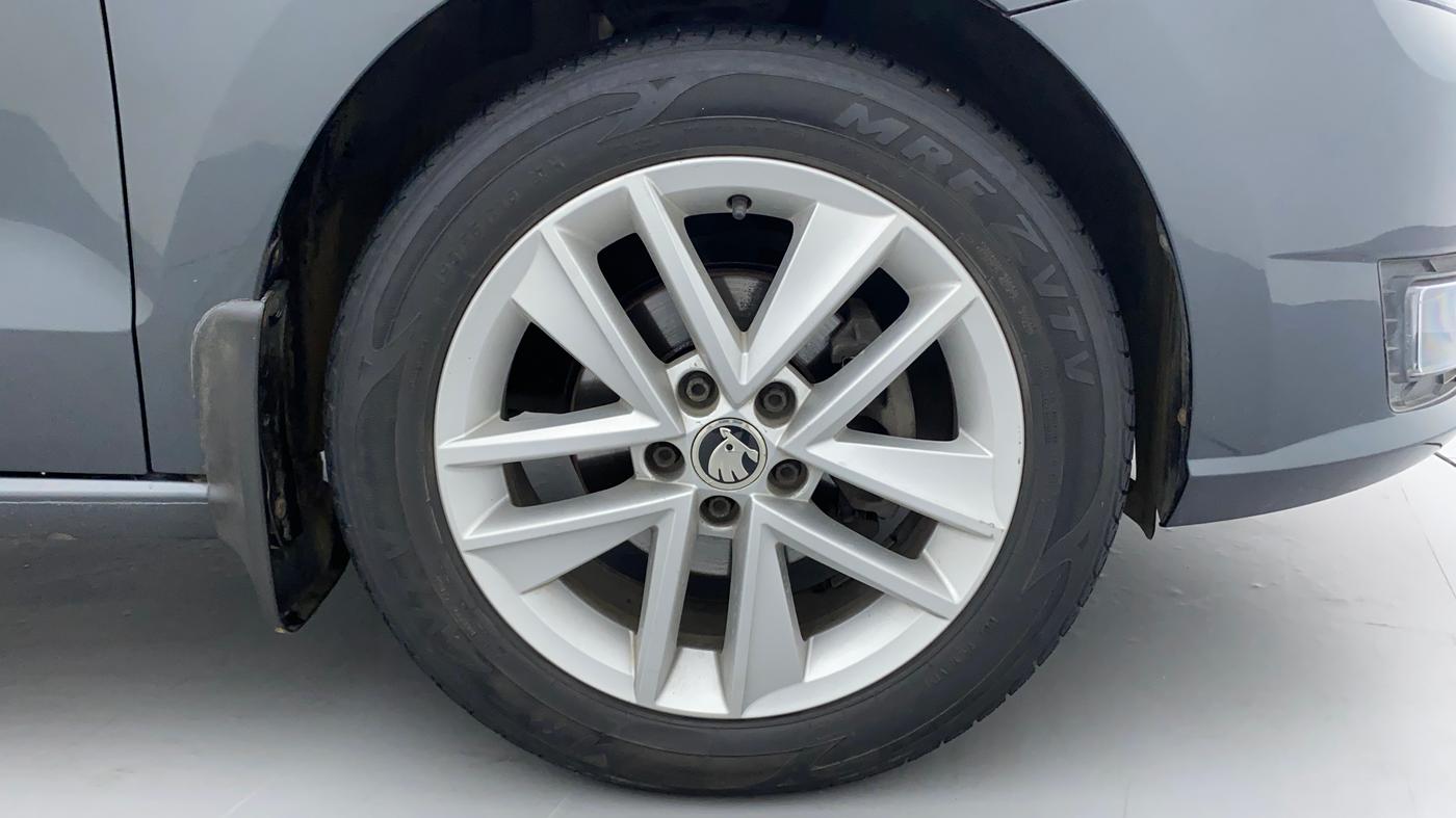 2017 Skoda Rapid STYLE 1.6 MPI, Petrol, Manual, 33,514 km, Right Front Wheel