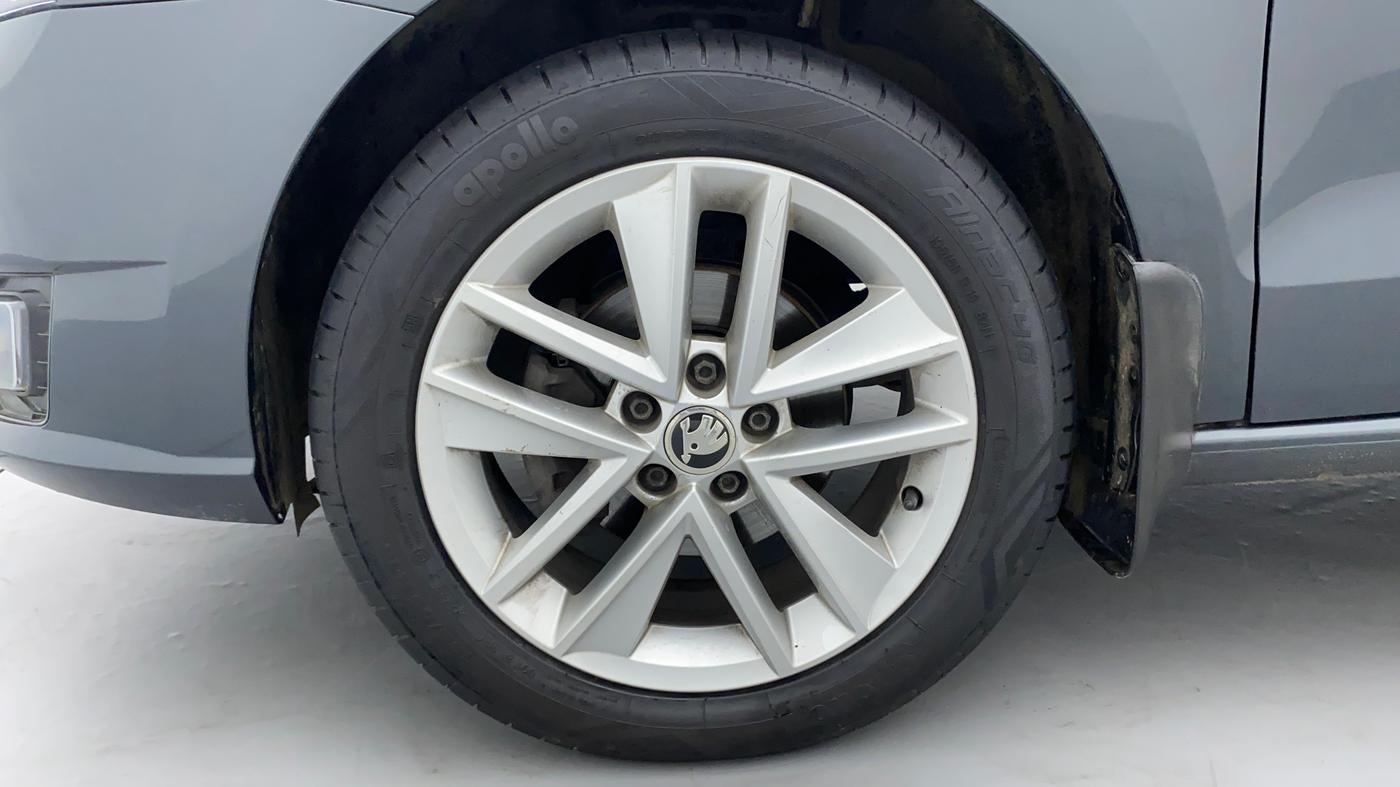 2017 Skoda Rapid STYLE 1.6 MPI, Petrol, Manual, 33,514 km, Left Front Wheel